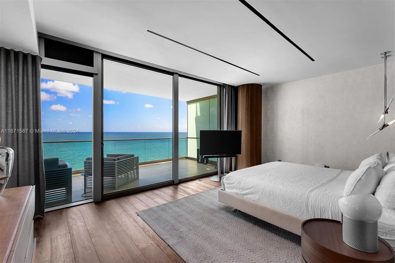10203 Collins Ave, #1403