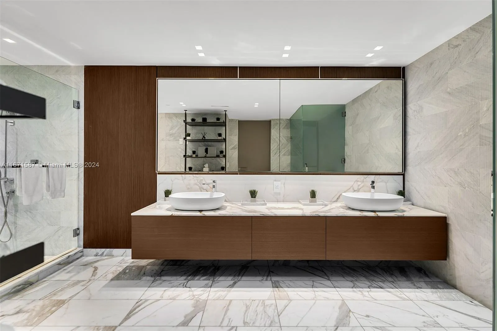10203 Collins Ave, #1403