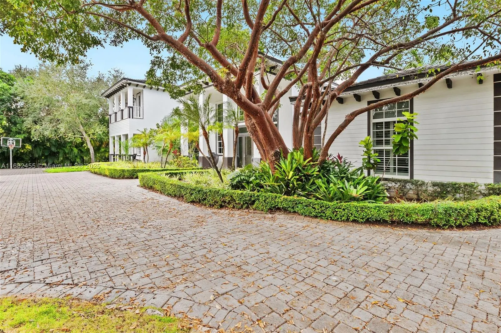 5901 Rolling Road Dr