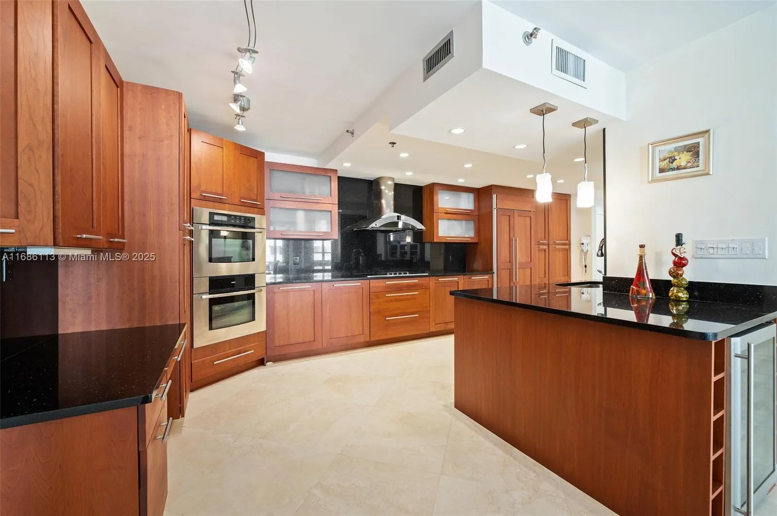 10175 Collins Ave, #1003