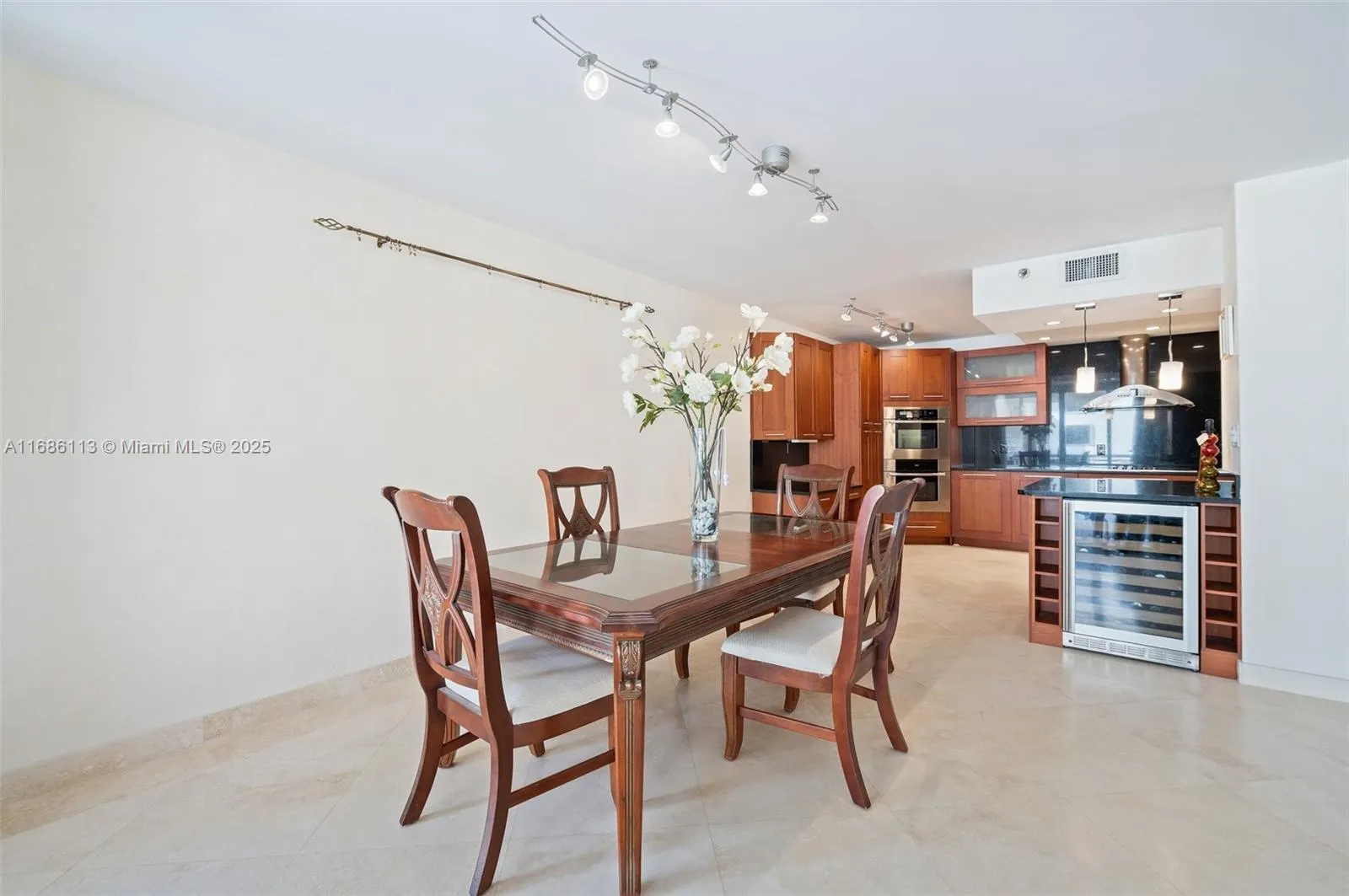 10175 Collins Ave, #1003