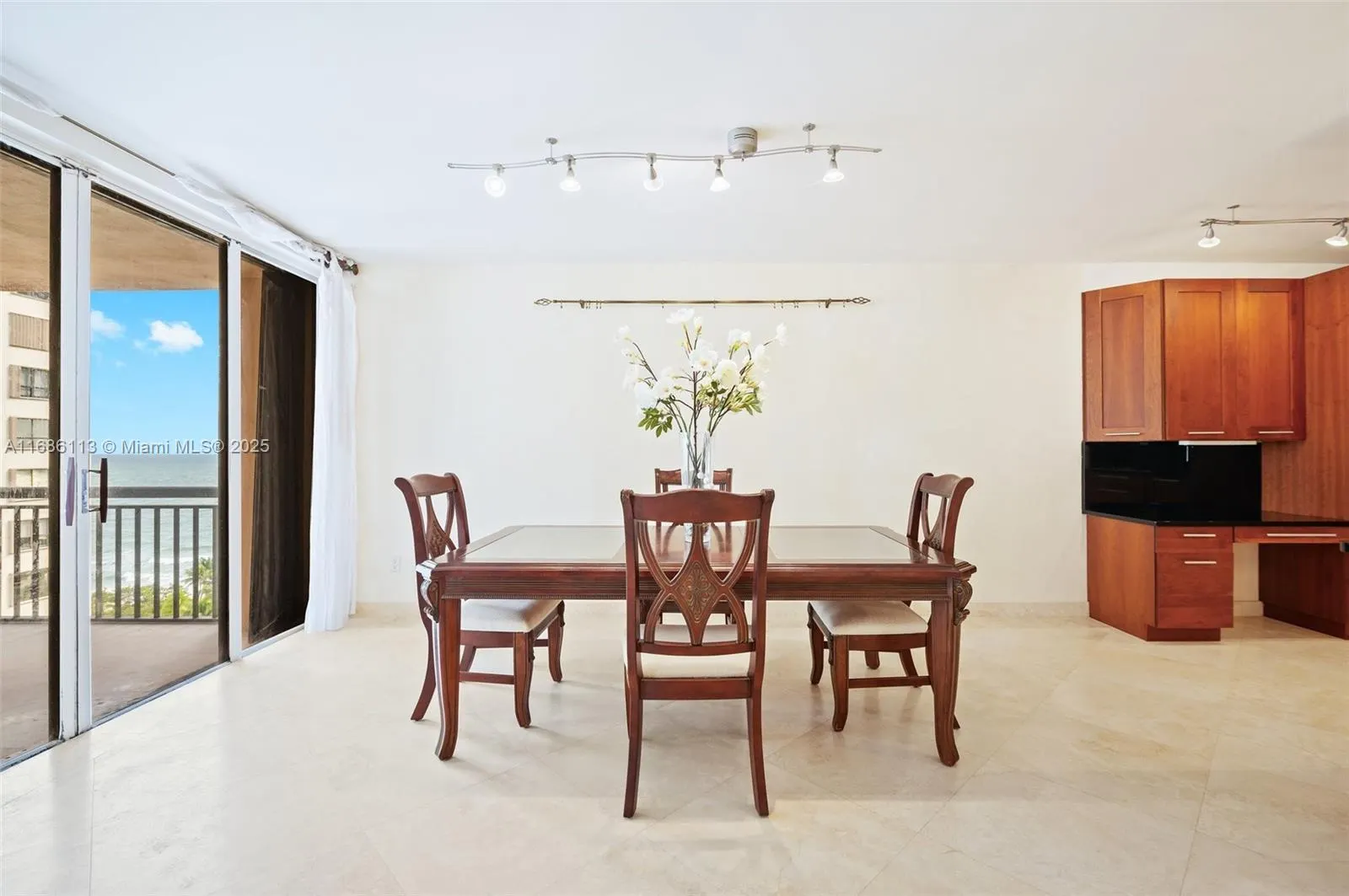 10175 Collins Ave, #1003