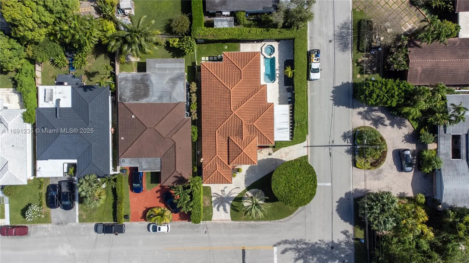 8801 Dickens Ave
