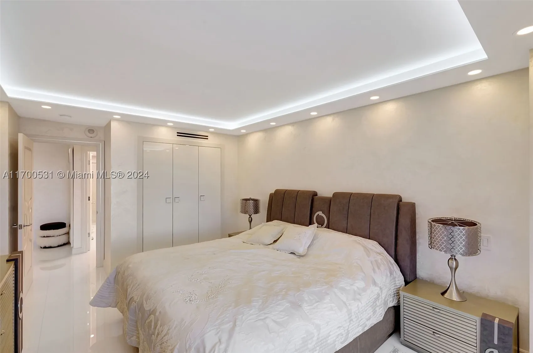 9801 W Collins Ave #5O/complete renovated
