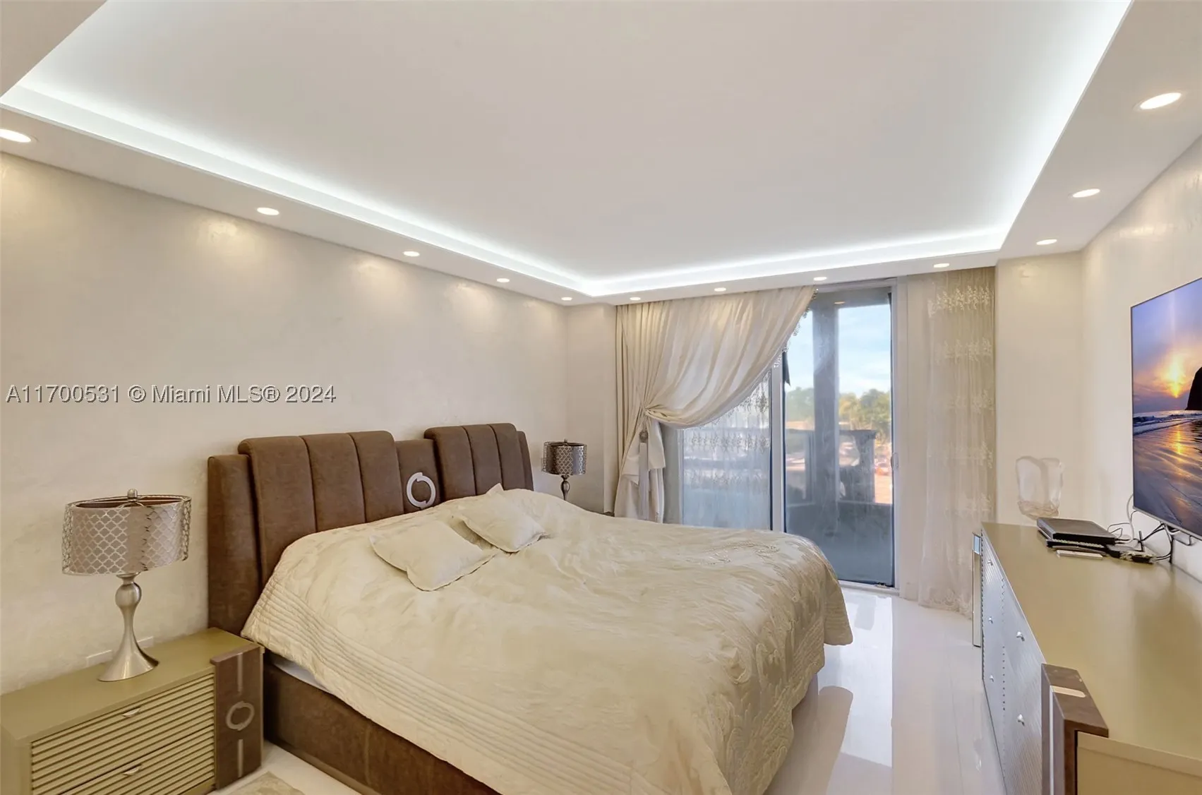 9801 W Collins Ave #5O/complete renovated