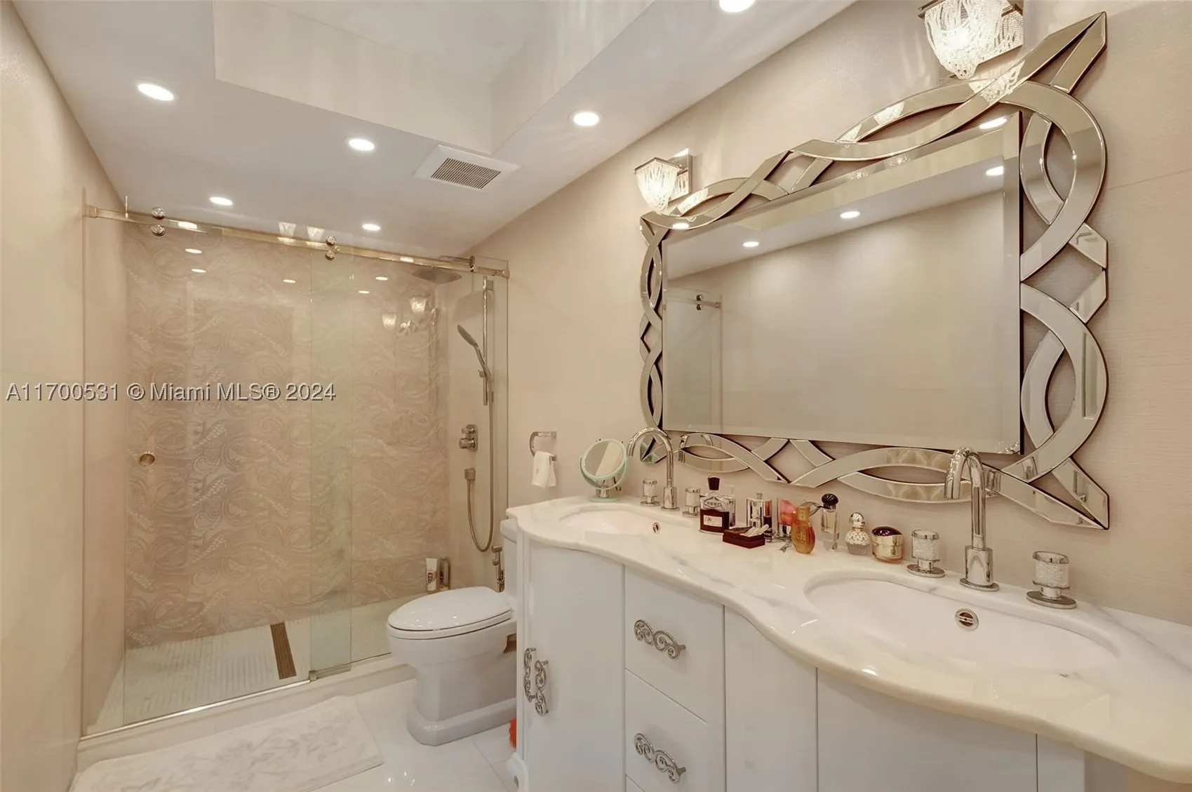 9801 W Collins Ave #5O/complete renovated