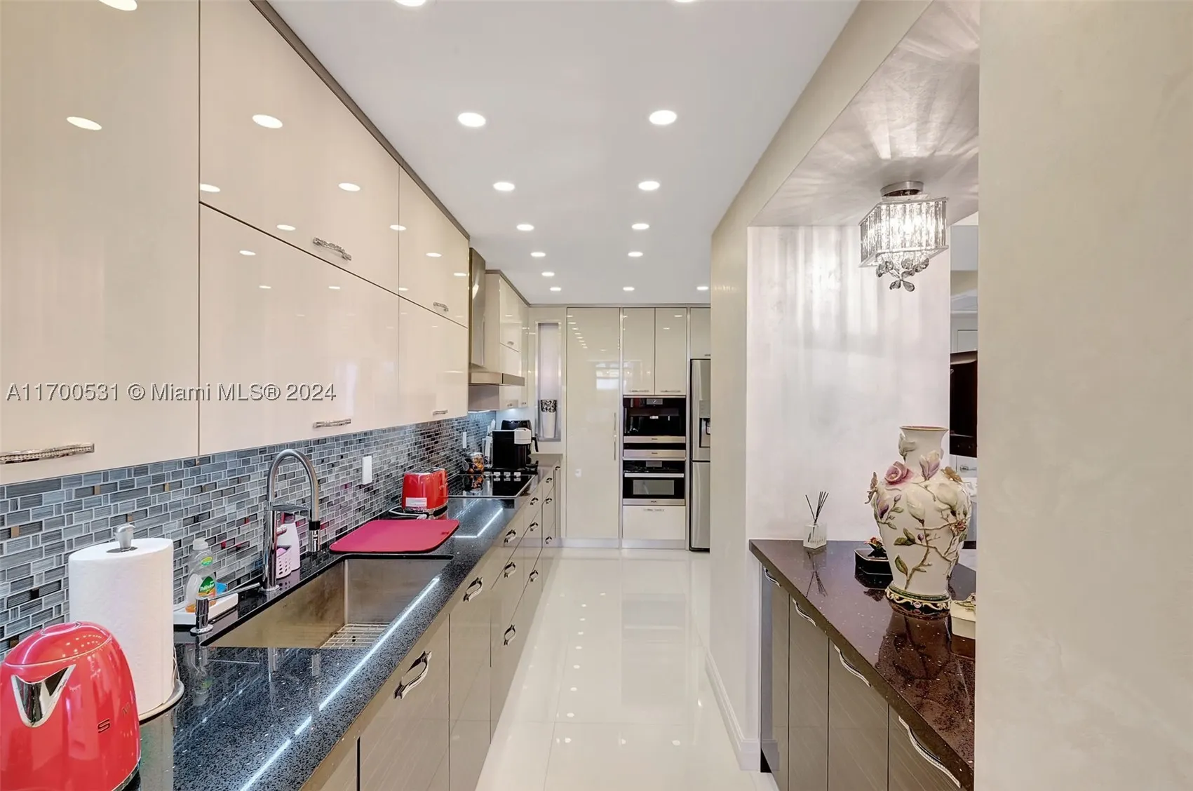 9801 W Collins Ave #5O/complete renovated