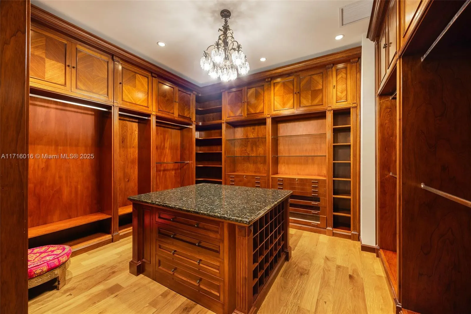 9940 W Suburban Dr