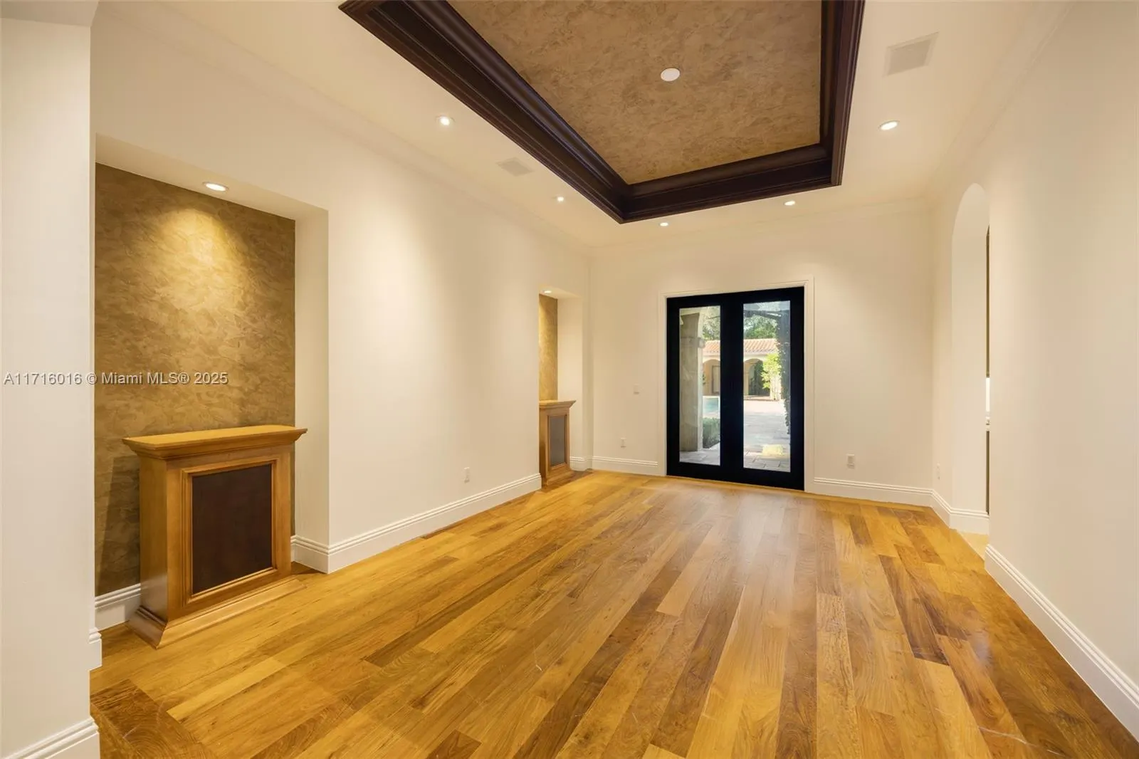9940 W Suburban Dr