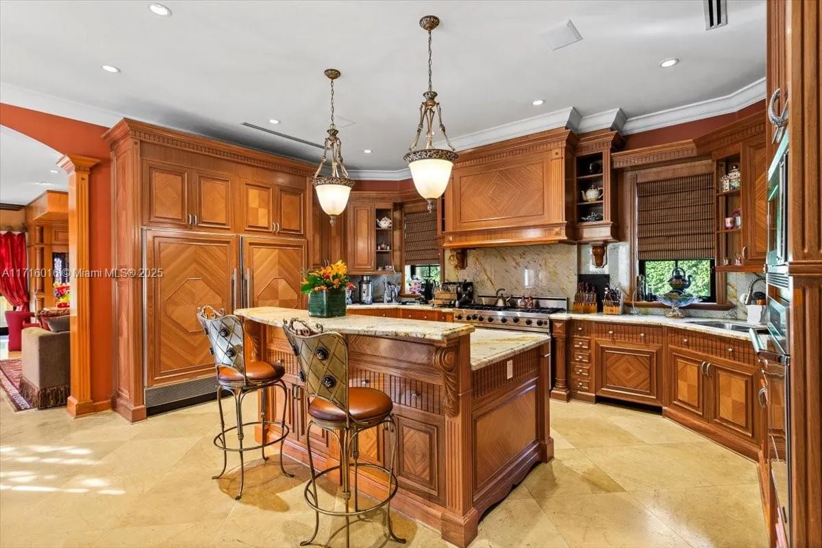 9940 W Suburban Dr