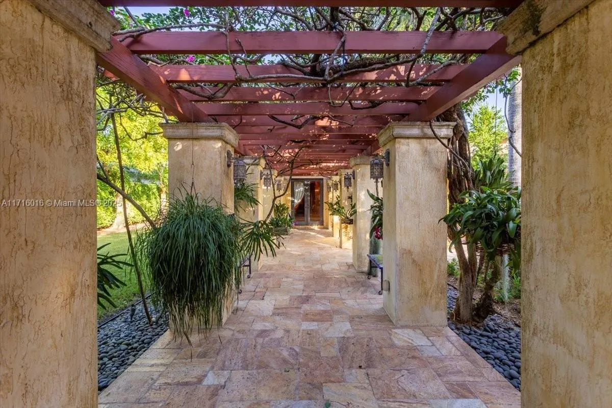 9940 W Suburban Dr