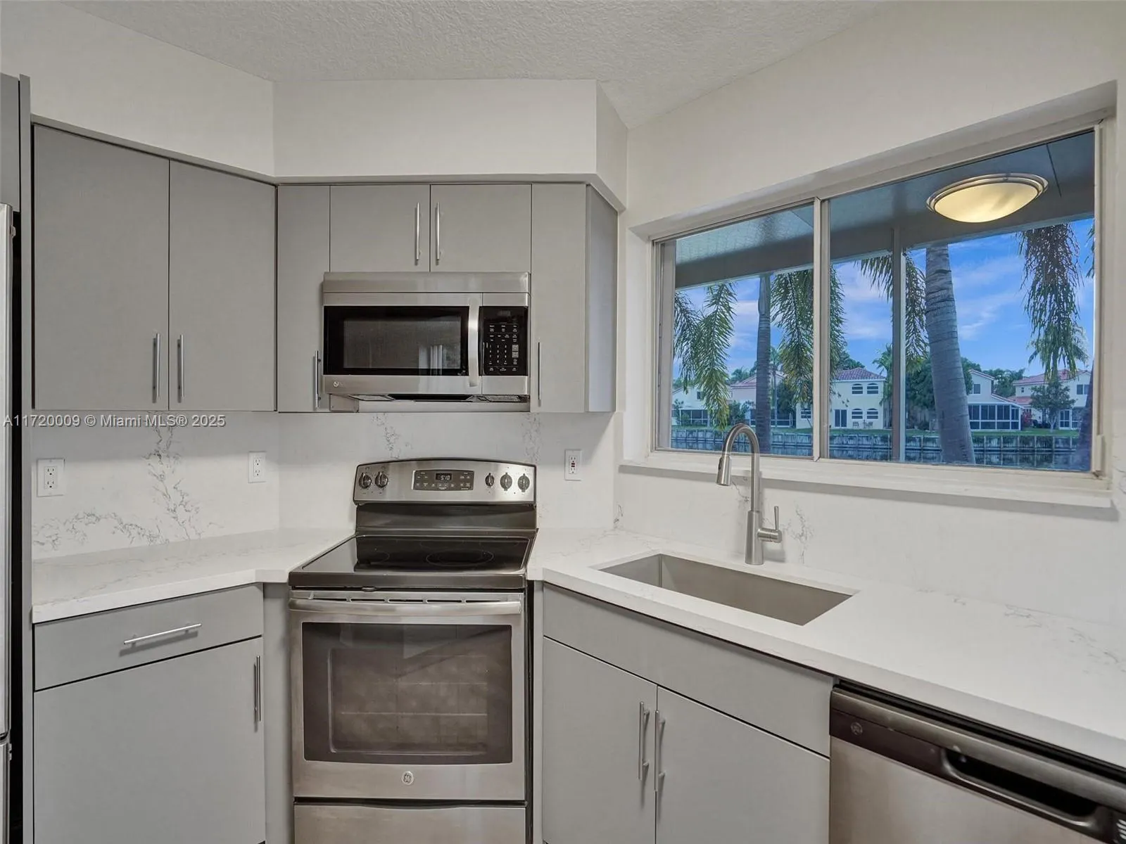 1046 SE 6th Ct