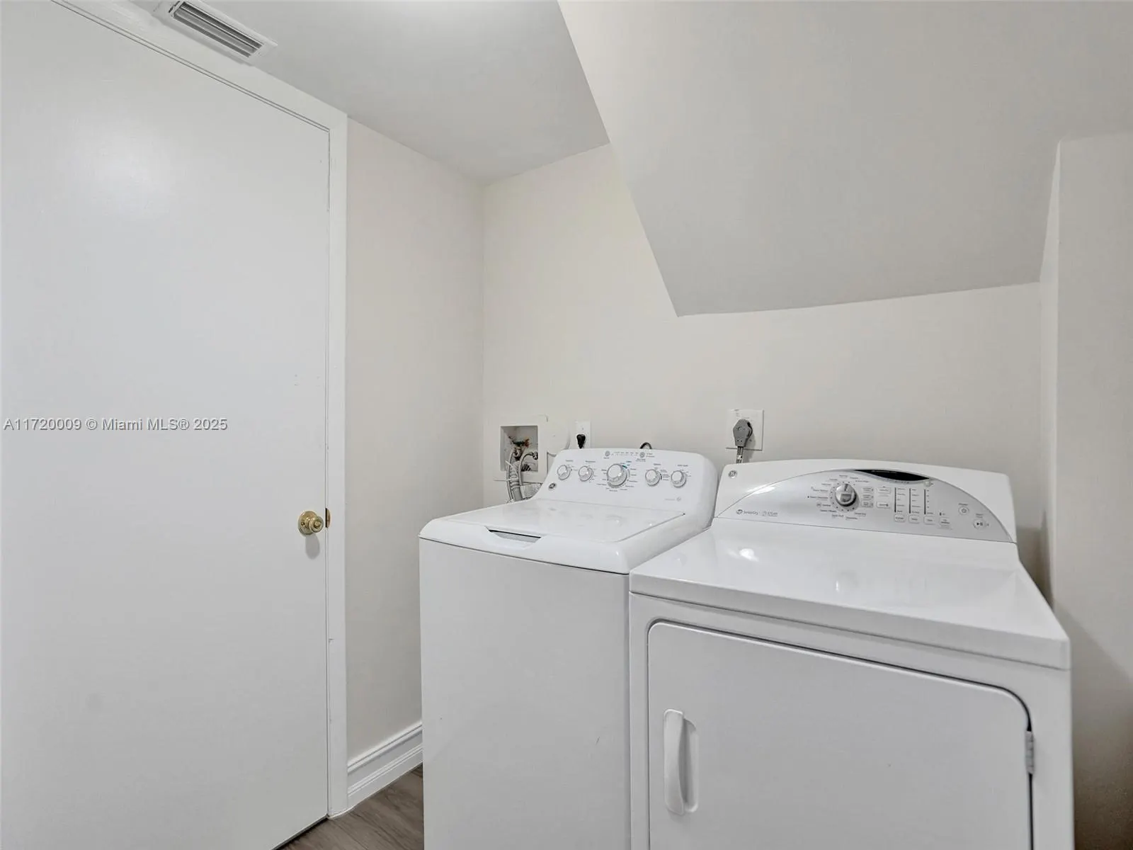 1046 SE 6th Ct
