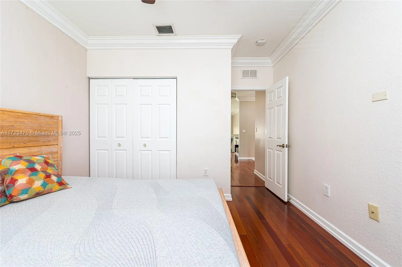 208 SE 15th St