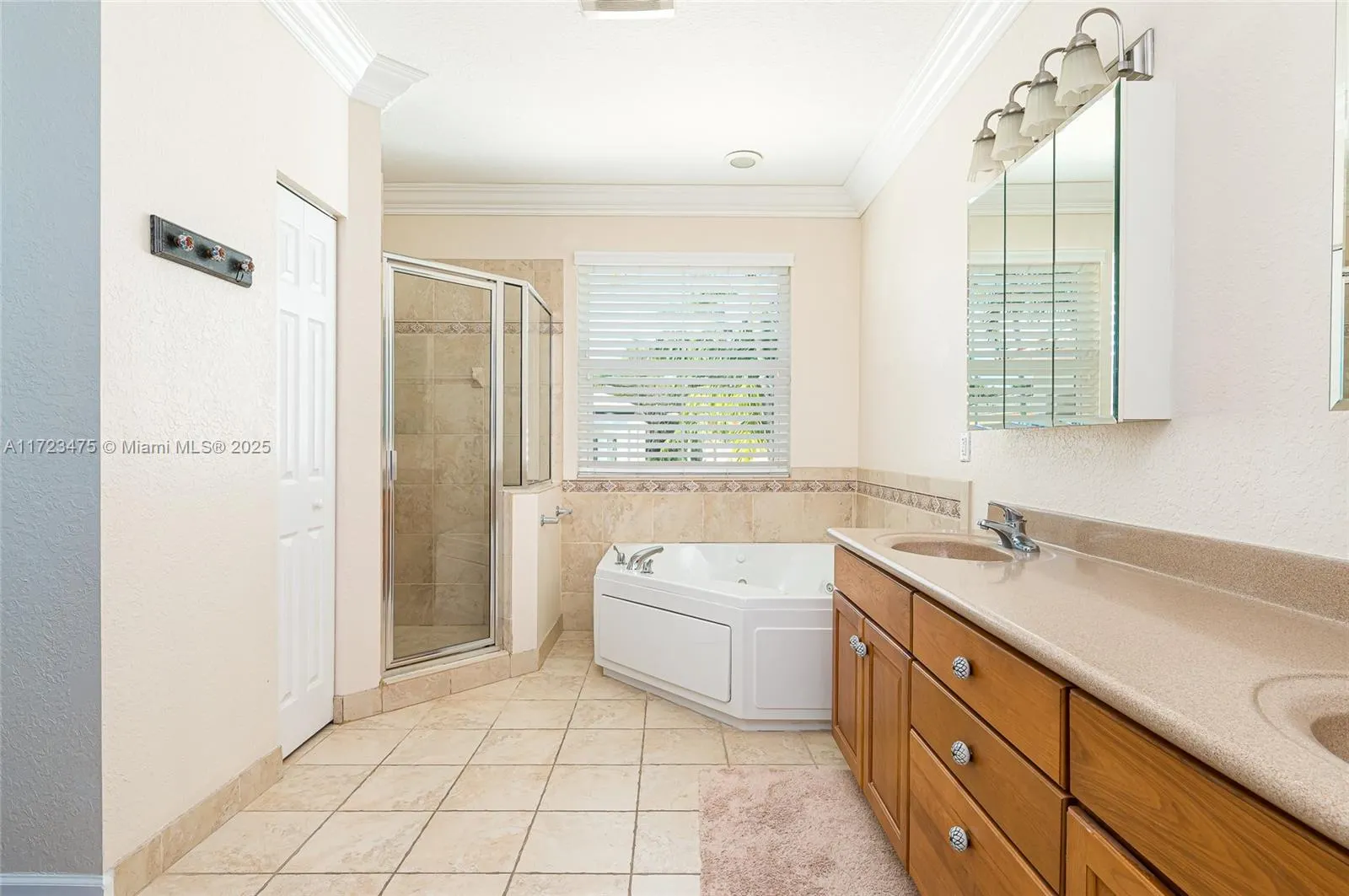208 SE 15th St