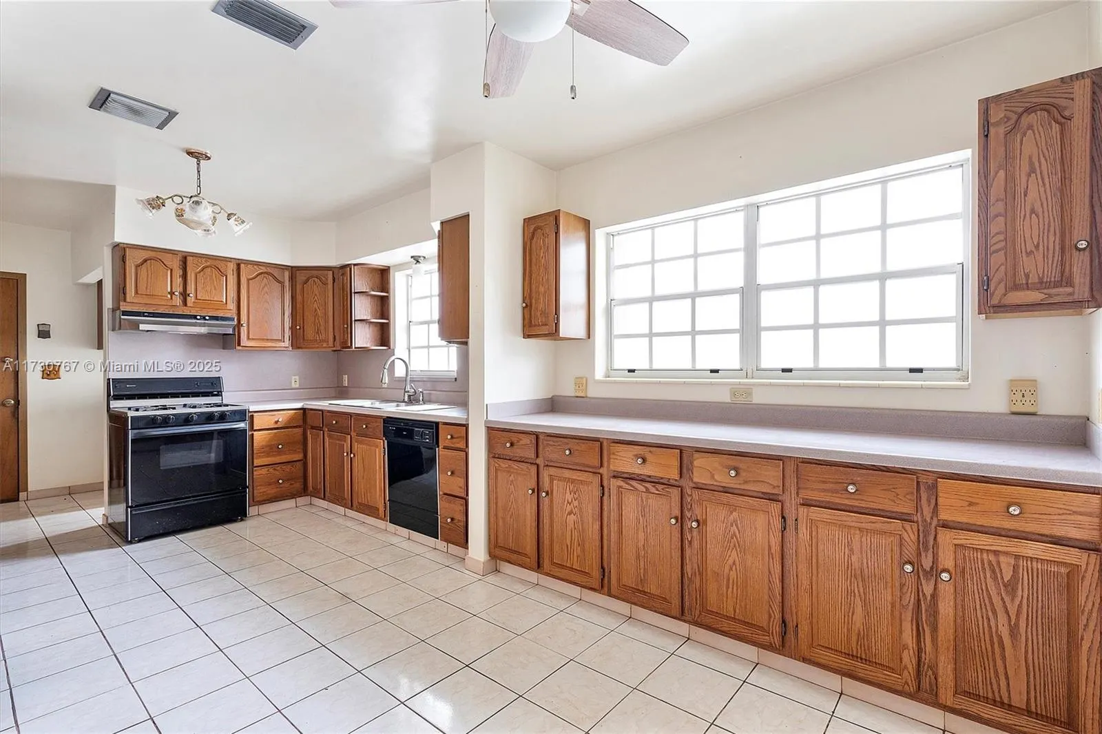 9573 Carlyle Ave