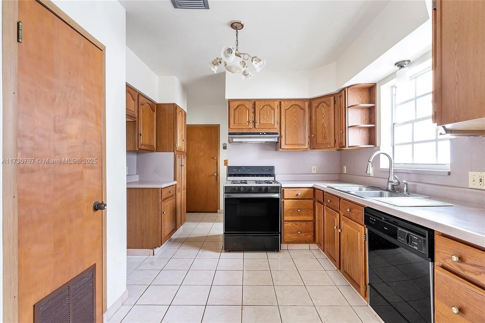 9573 Carlyle Ave