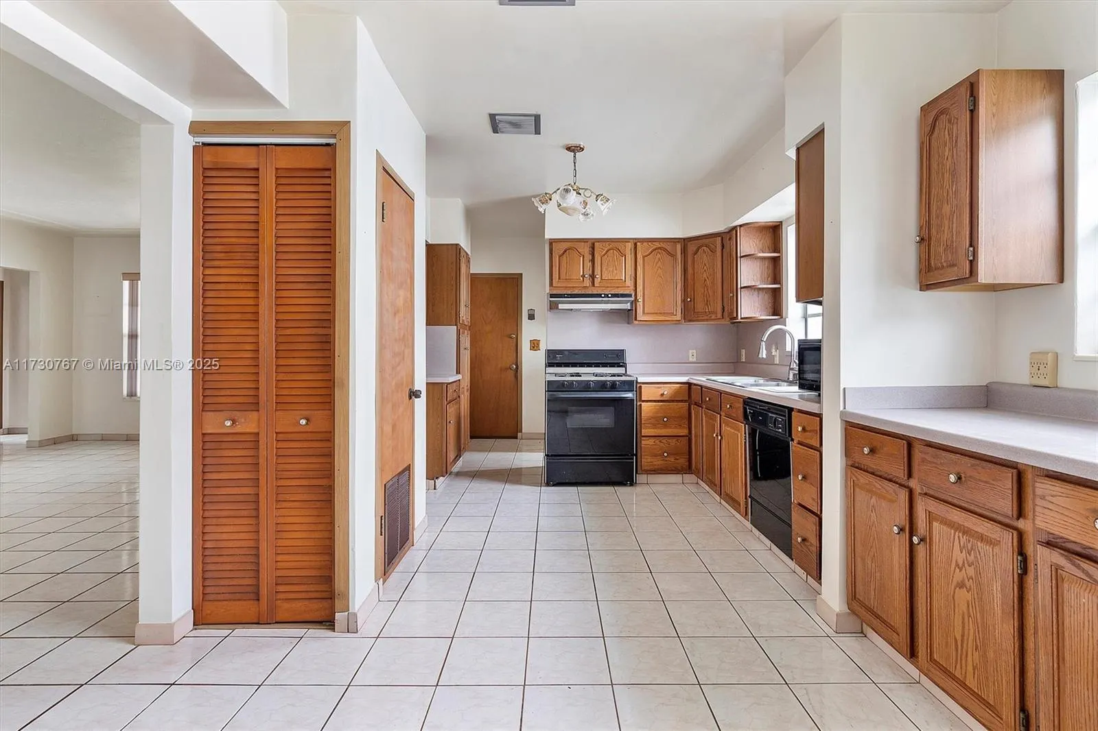 9573 Carlyle Ave