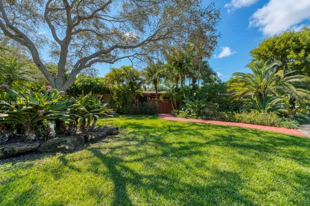 6000 Chapman Field Dr