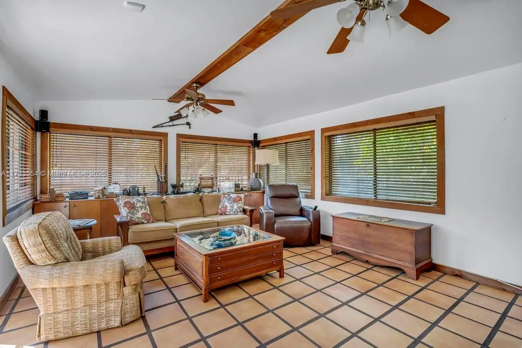 6000 Chapman Field Dr