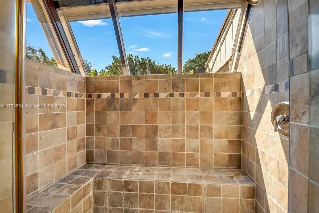 6000 Chapman Field Dr