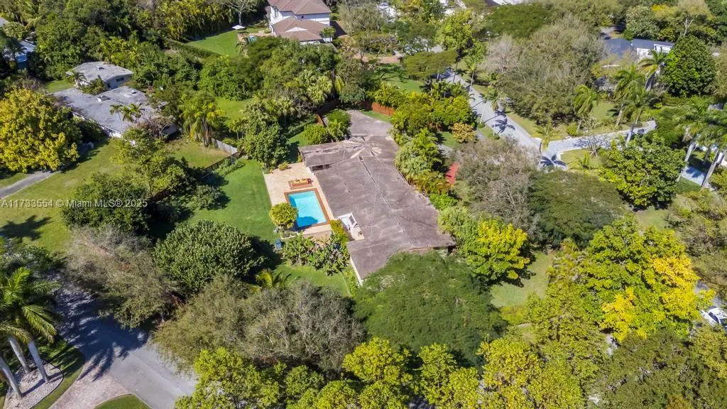 6000 Chapman Field Dr