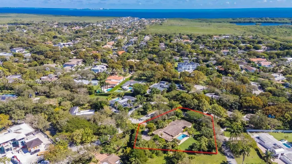 6000 Chapman Field Dr