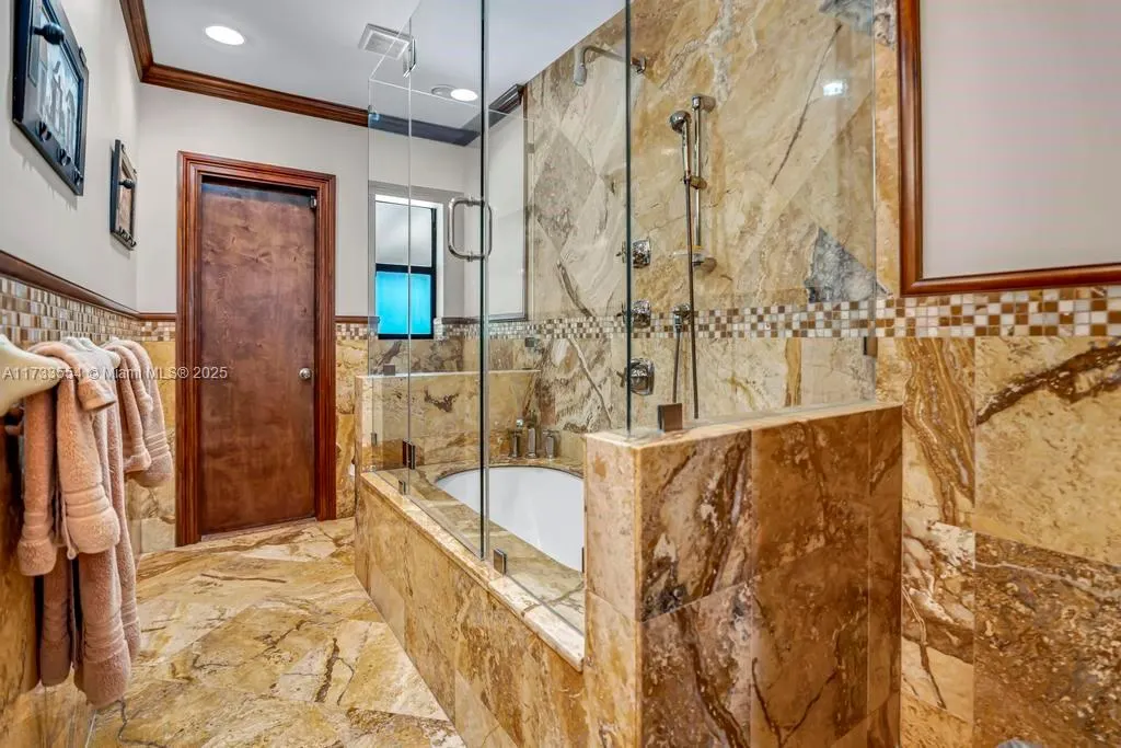 6000 Chapman Field Dr