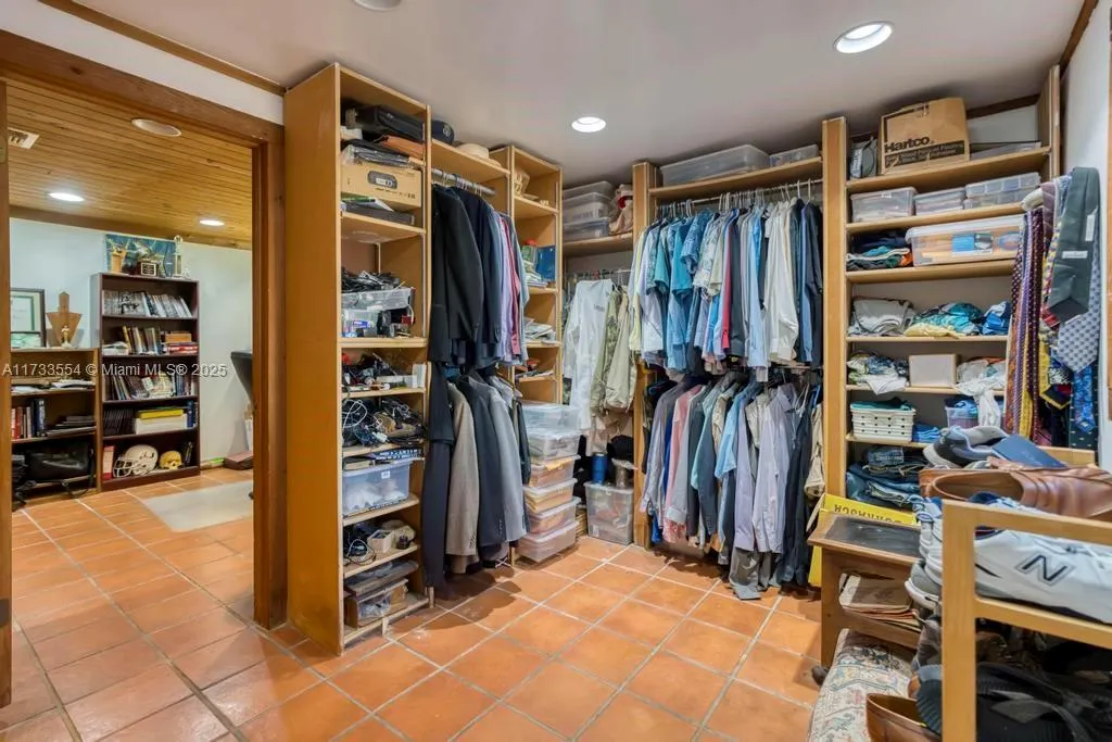 6000 Chapman Field Dr