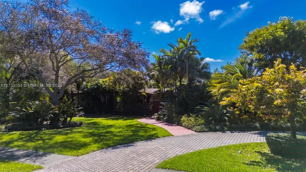 6000 Chapman Field Dr