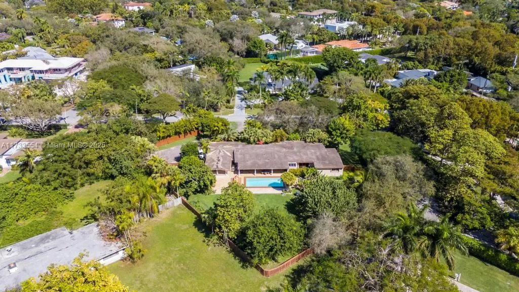 6000 Chapman Field Dr