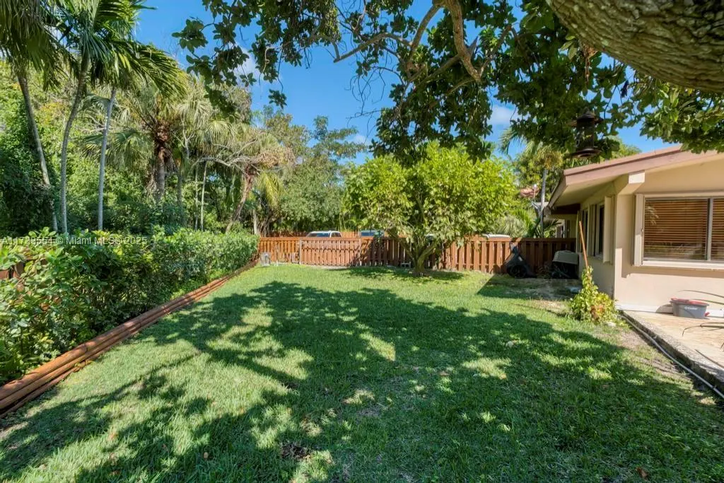 6000 Chapman Field Dr