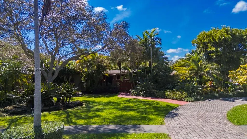 6000 Chapman Field Dr