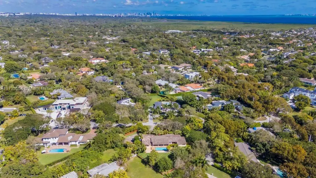 6000 Chapman Field Dr