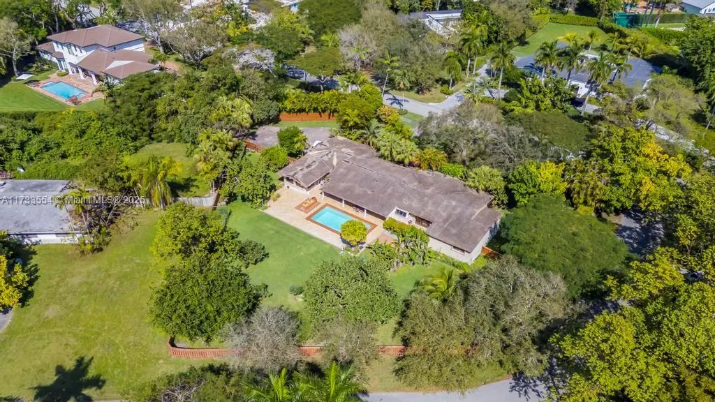 6000 Chapman Field Dr