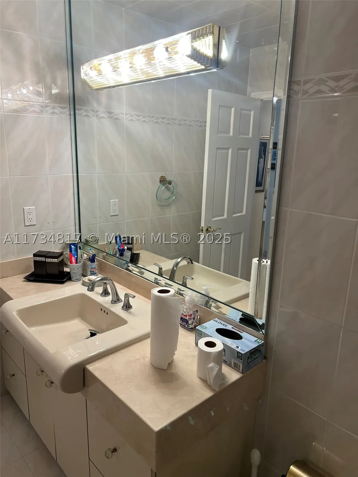9801 Collins Ave #17J