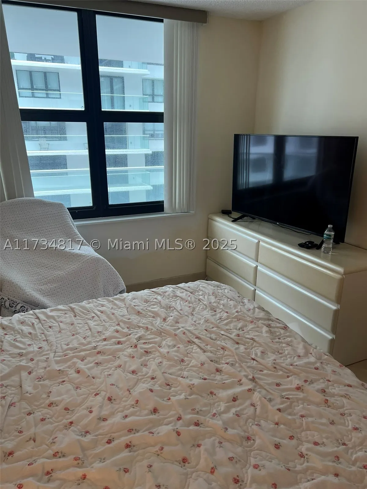 9801 Collins Ave #17J