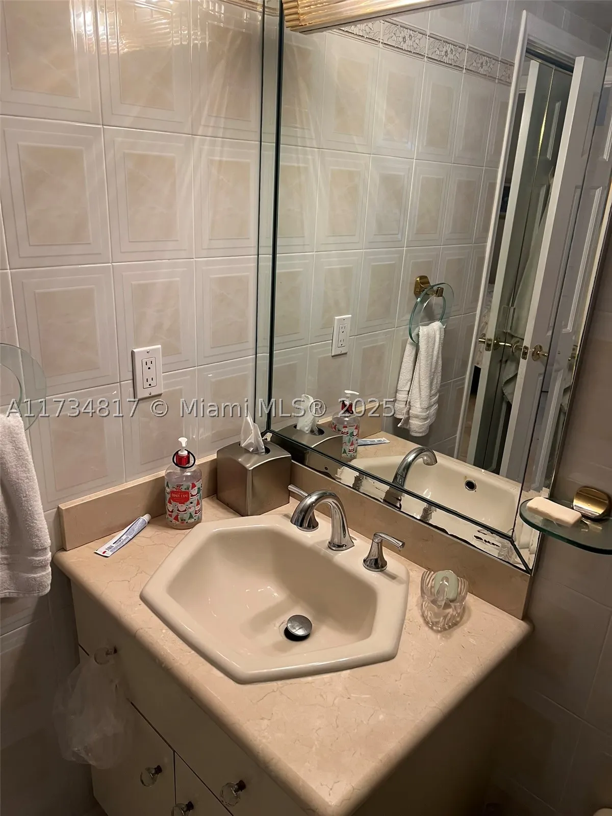 9801 Collins Ave #17J