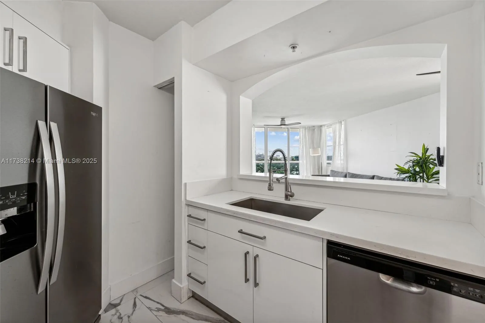 9201 Collins Ave, #821