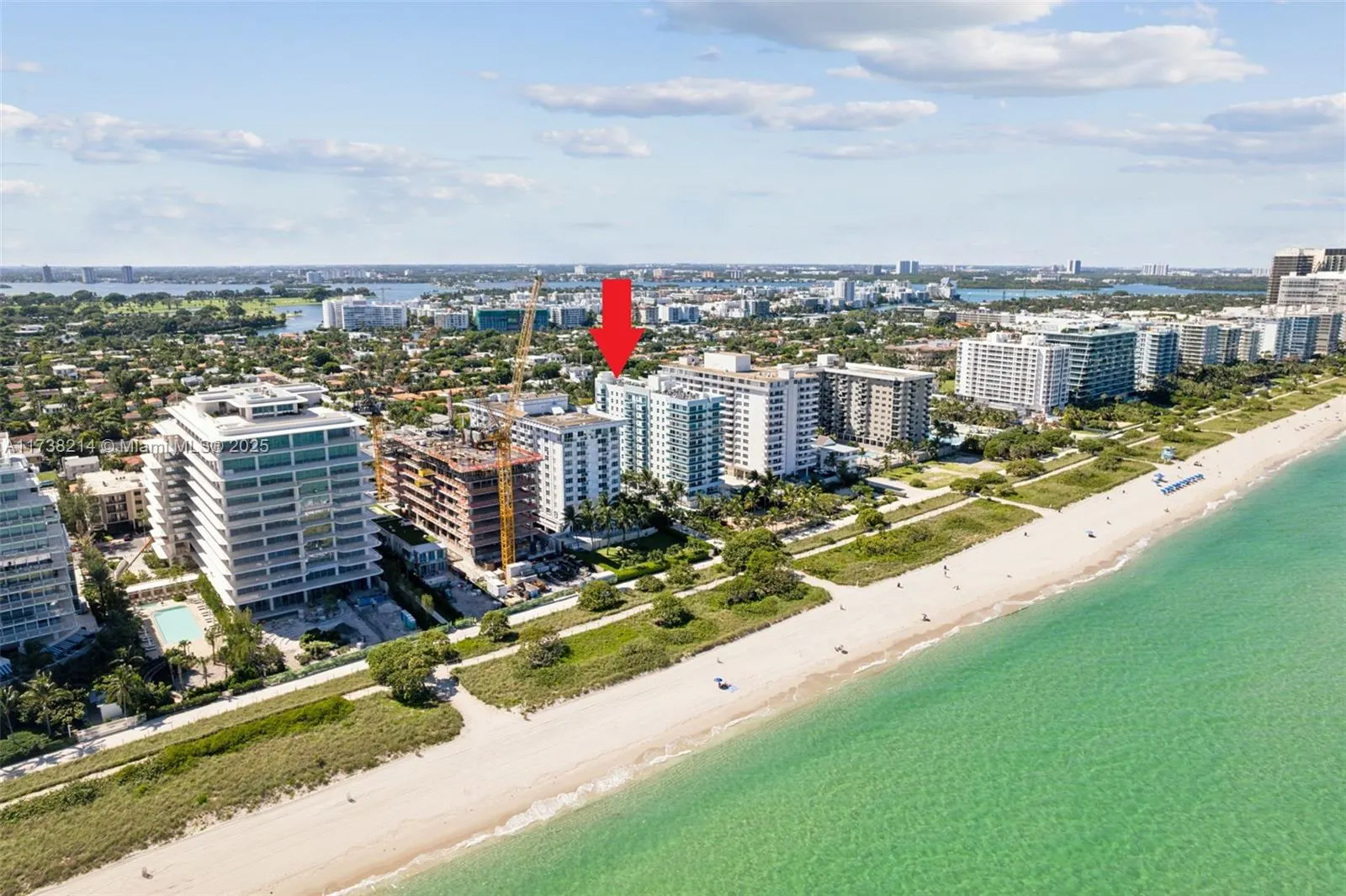 9201 Collins Ave, #821