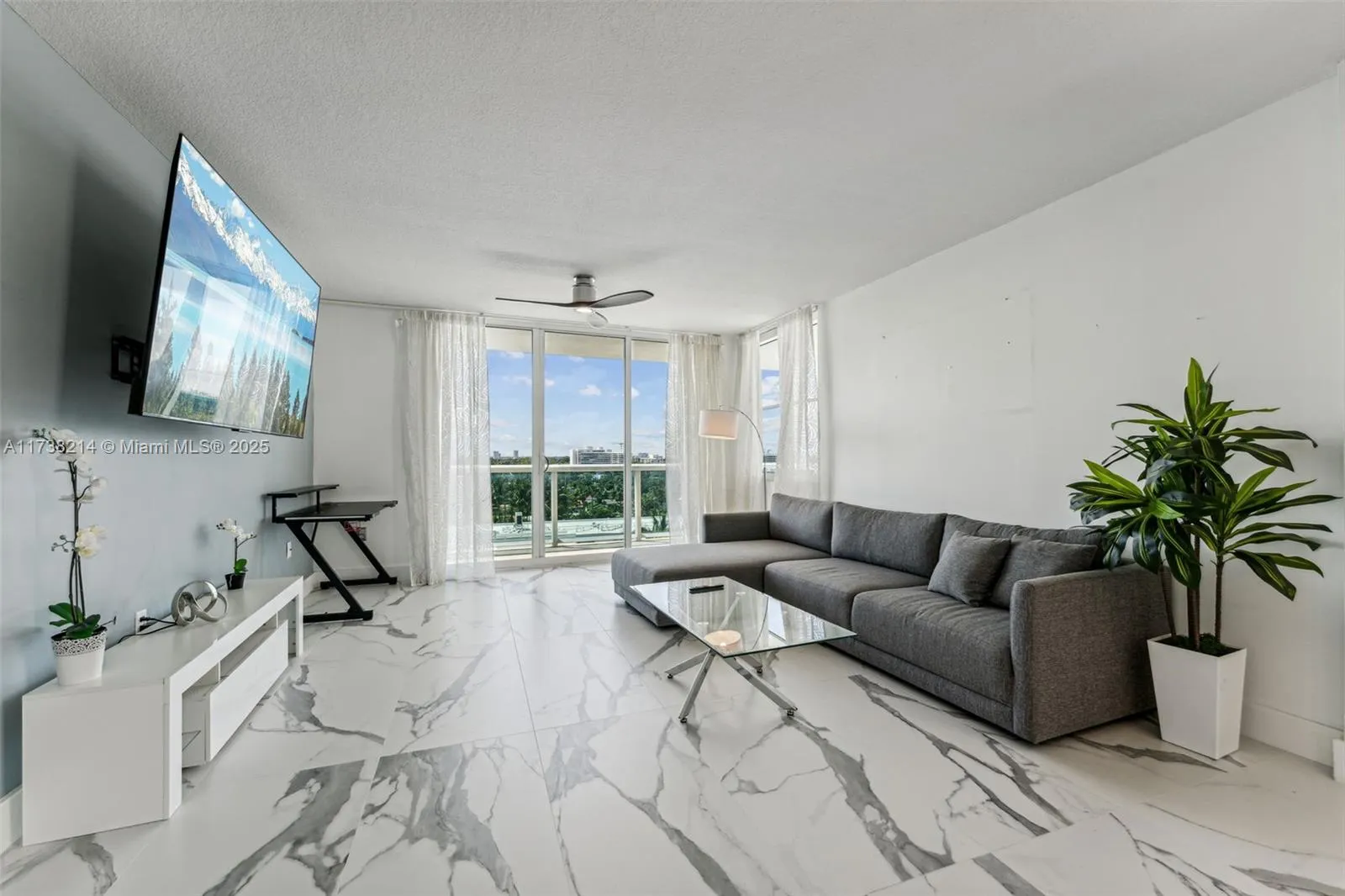 9201 Collins Ave, #821