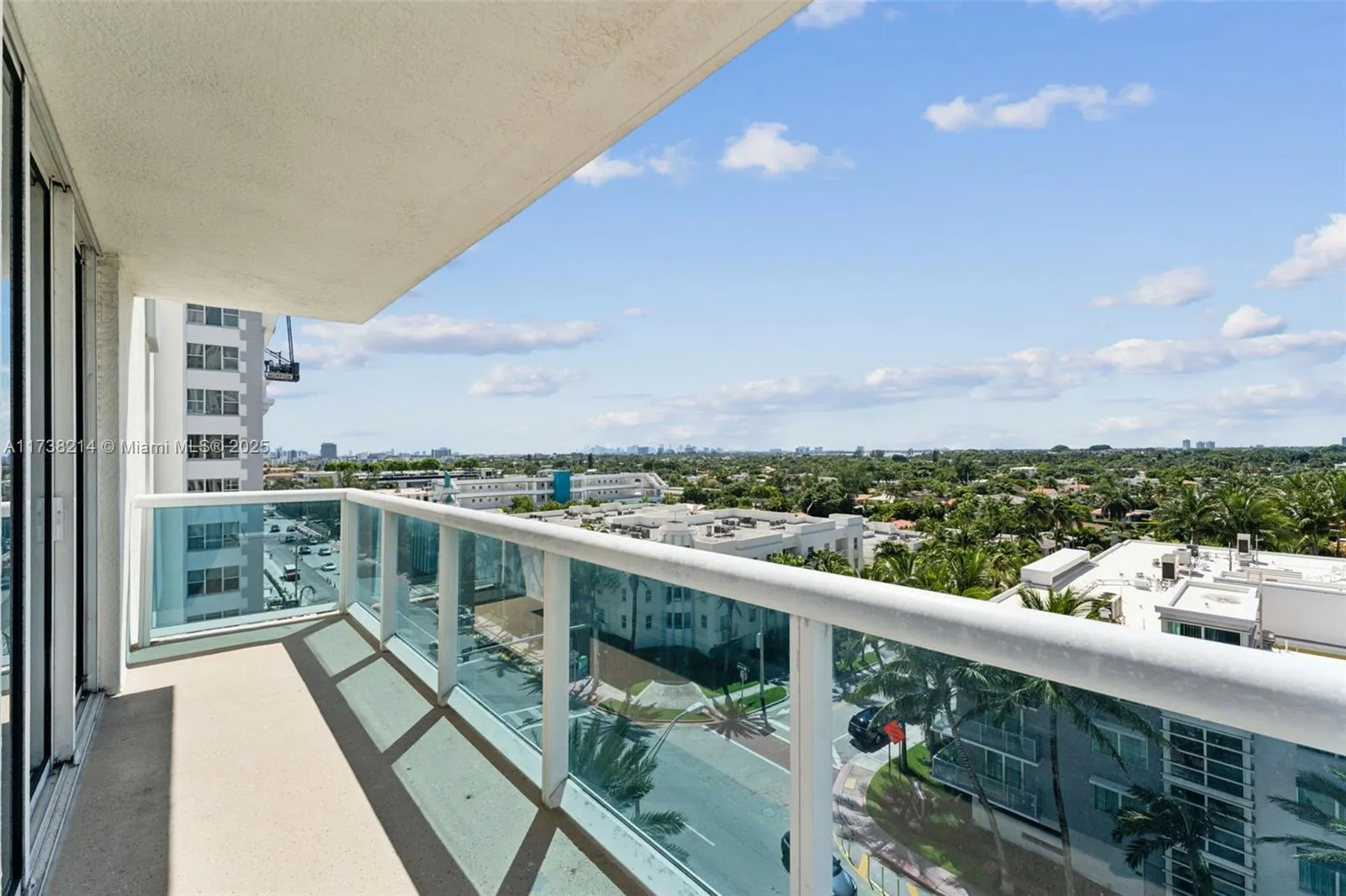 9201 Collins Ave, #821