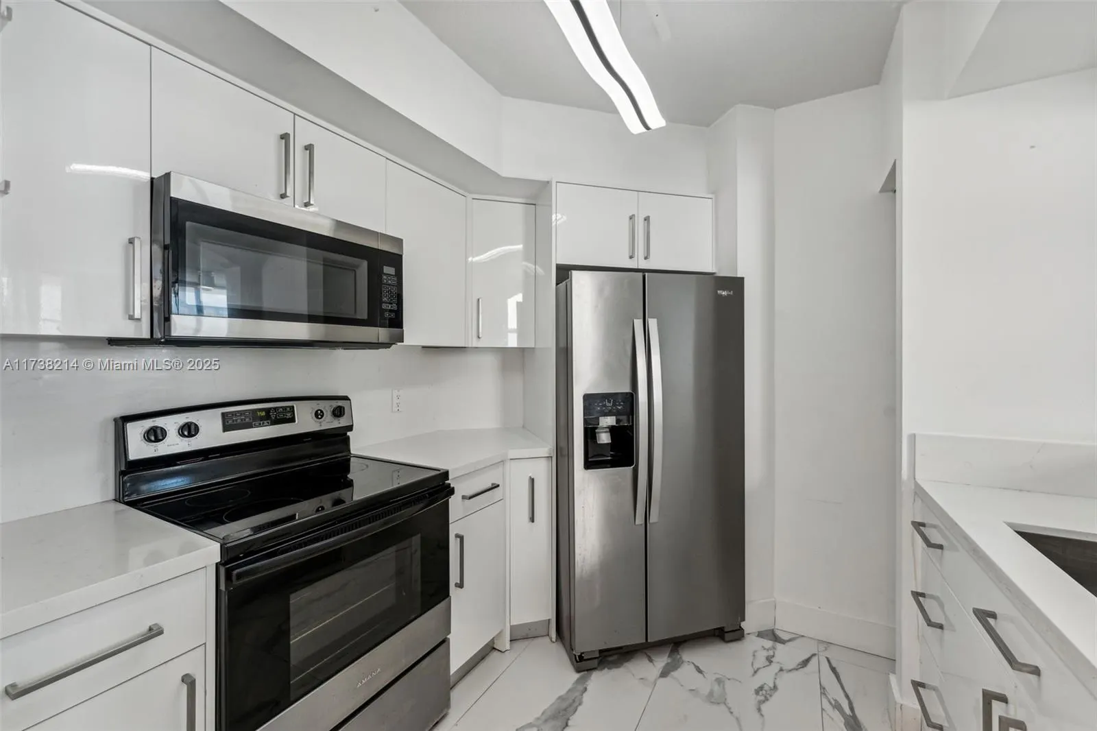 9201 Collins Ave, #821