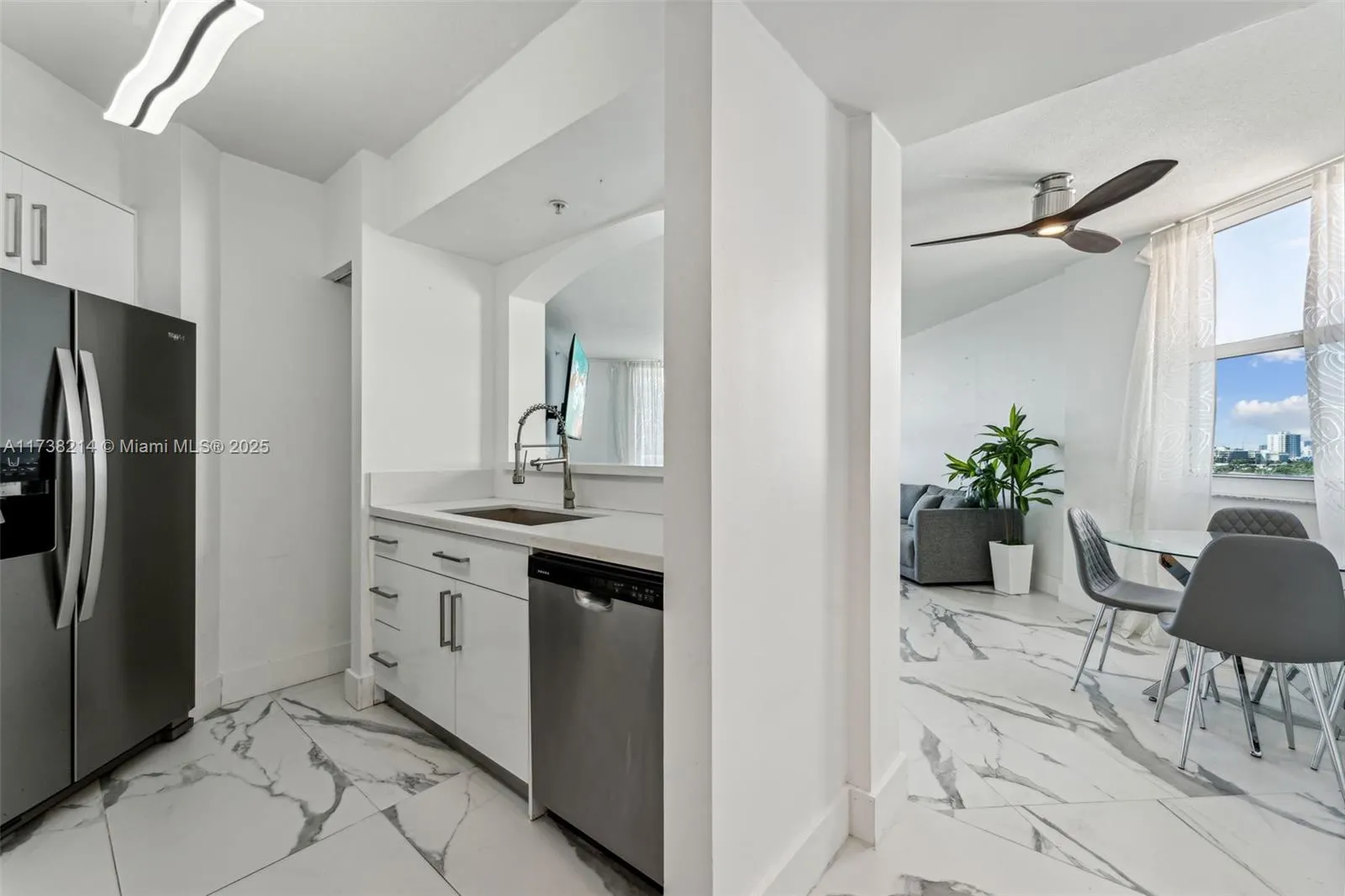 9201 Collins Ave, #821