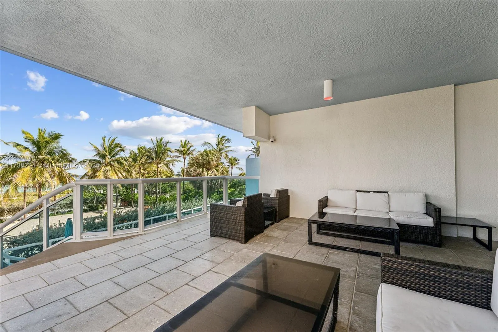 9201 Collins Ave, #821
