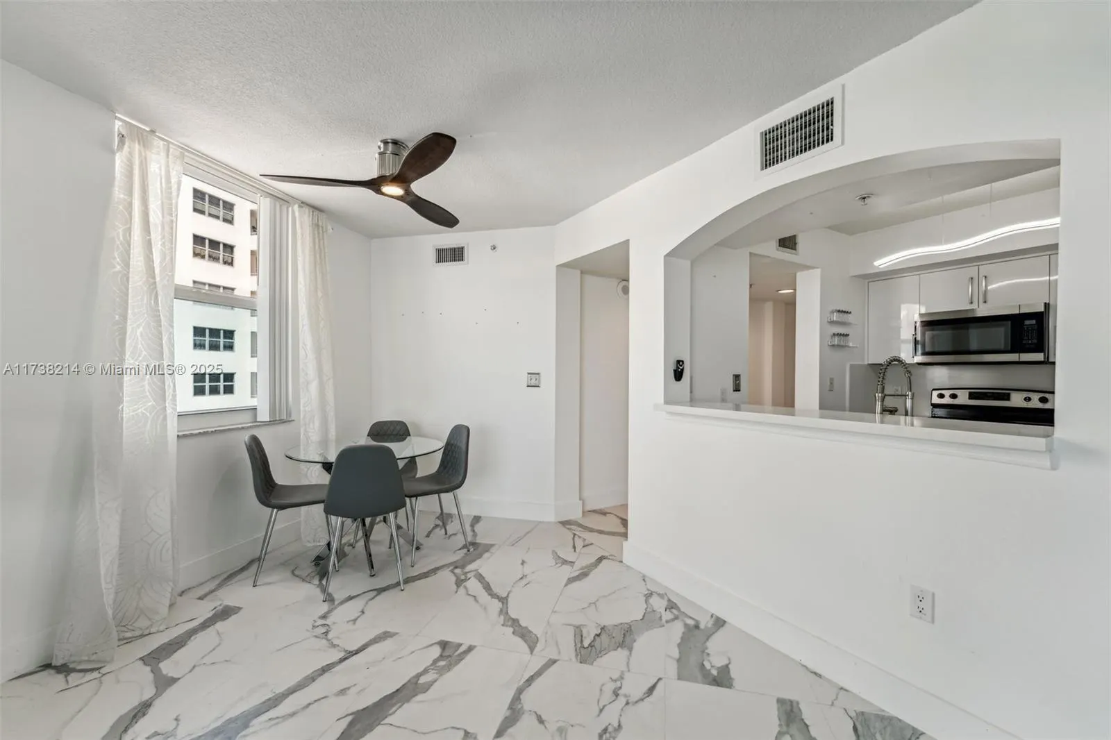 9201 Collins Ave, #821