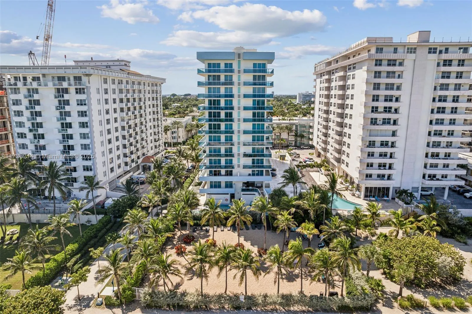 9201 Collins Ave, #821