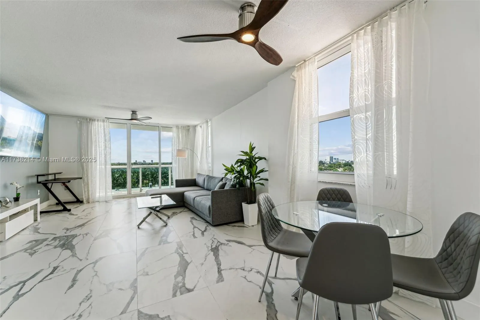 9201 Collins Ave, #821