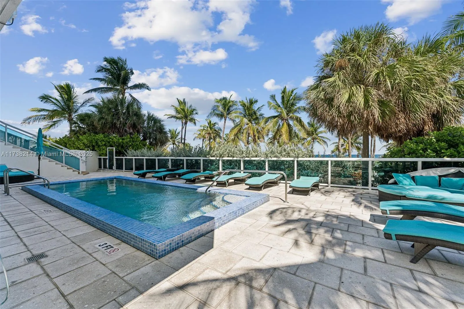 9201 Collins Ave, #821