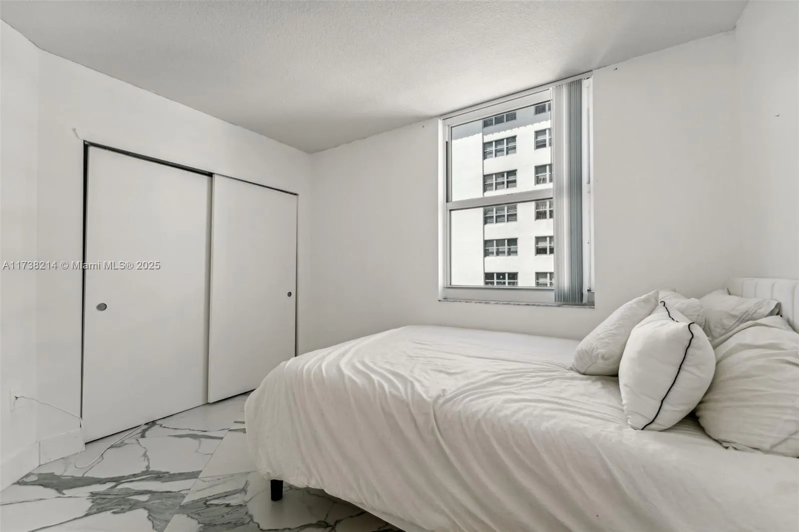 9201 Collins Ave, #821